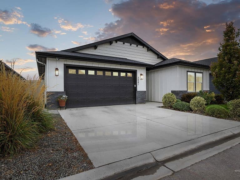 2981 E Diorite St photo 2