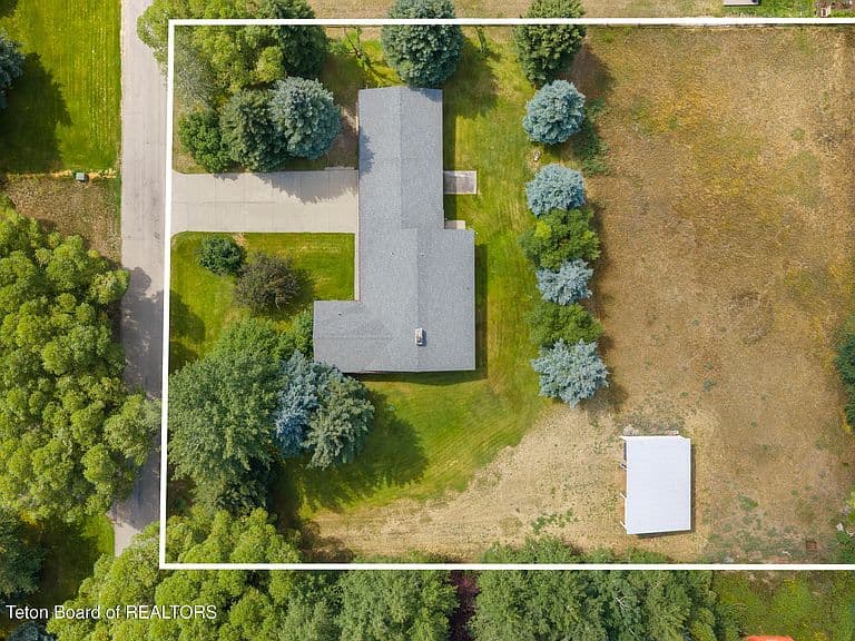 2400 Grand Teton Cir photo 3