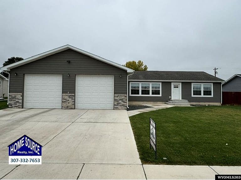 605 Cottonwood Ln photo 1