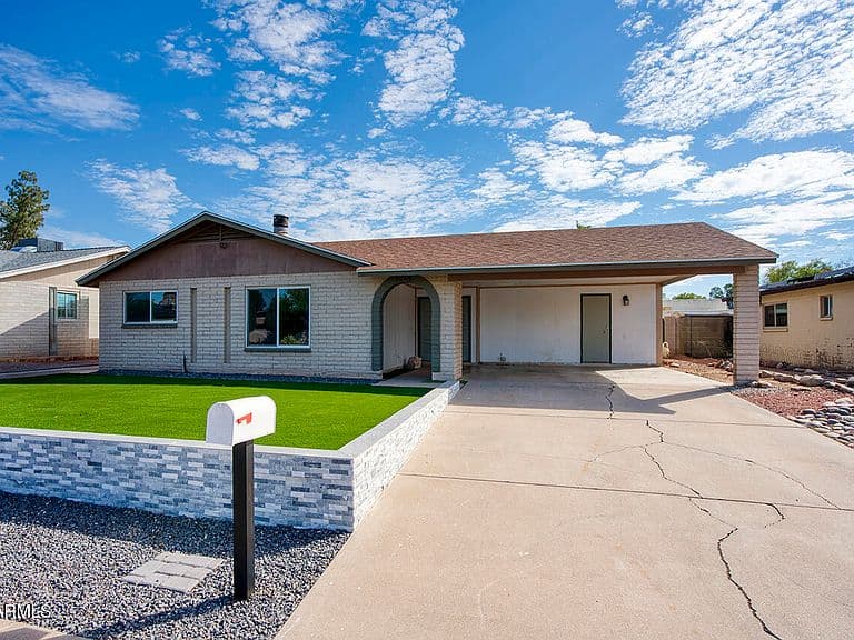 3049 W SUNNYSIDE Drive photo 1