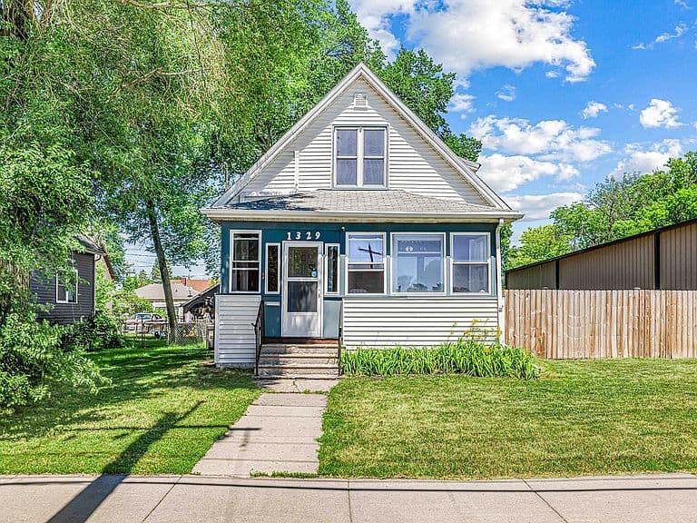 1329 1st Ave N photo 1