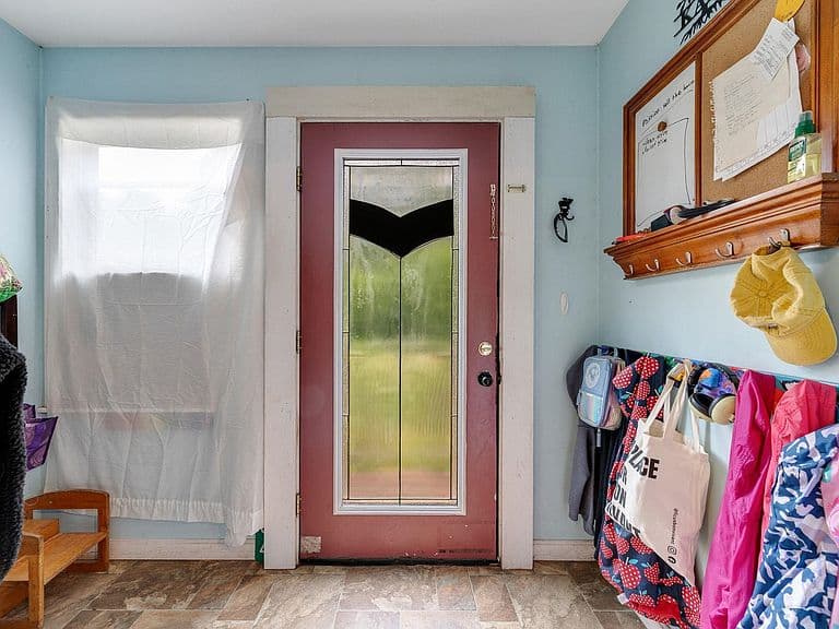 3934 Highbridge Road photo 3