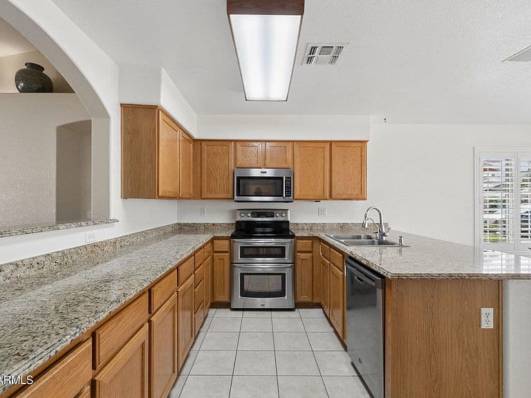 11058 W SIERRA PINTA Drive photo 3