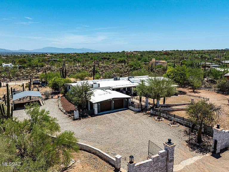 6921 N Camino Verde photo 1