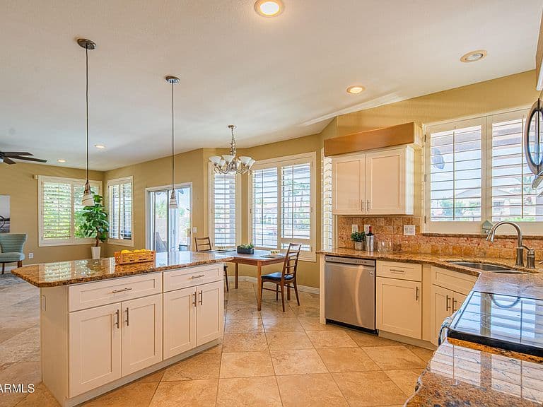 5338 W TONOPAH Drive photo 3