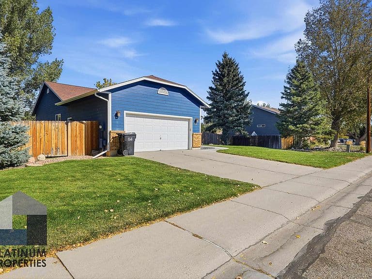 1310 Heathrow Ave photo 3