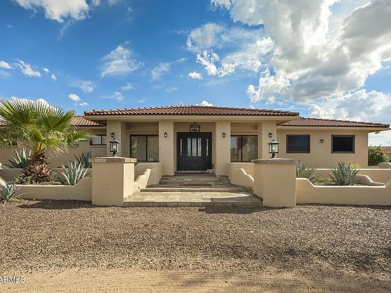 6835 E PEAK VIEW Road photo 2