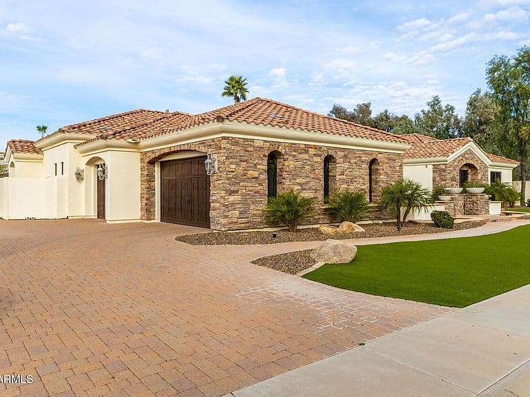 4326 E CAPRICORN Place photo 4