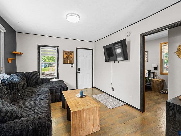 304 S Lyndale Ave photo 4