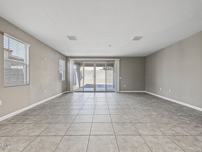 30062 W INDIANOLA Avenue photo 5