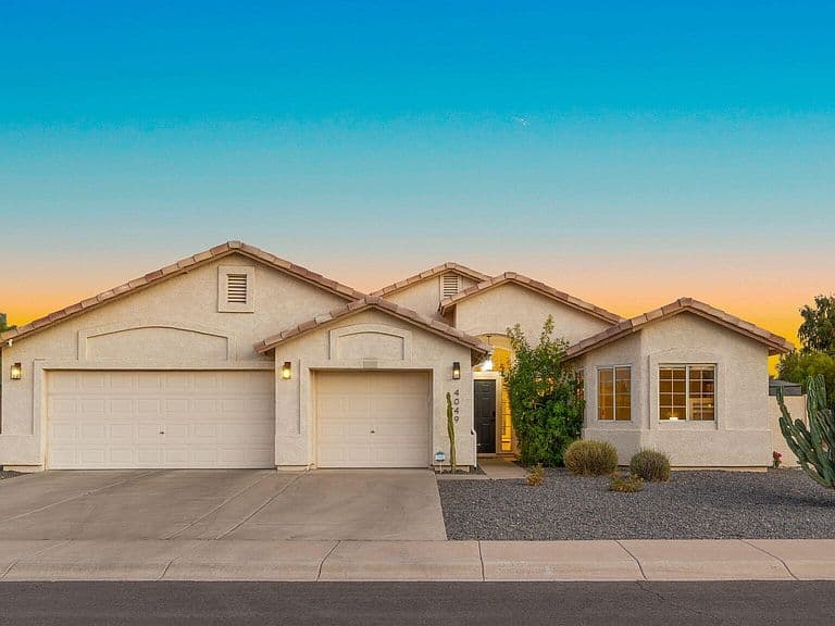 4049 E VISTA Drive photo 2