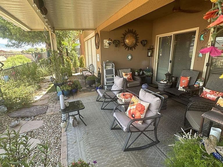 1074 Sundial Ln photo 2