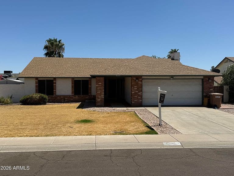 8225 W CORRINE Drive photo 1