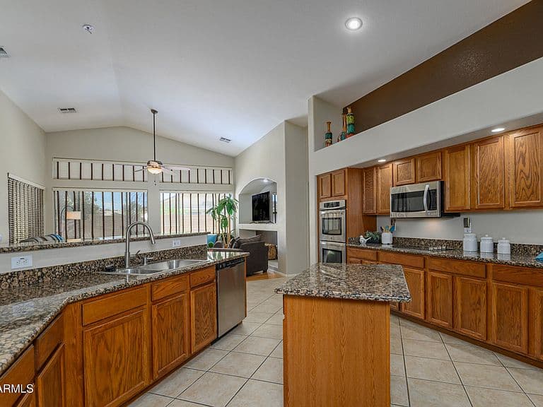 17723 W SAMMY Way photo 4