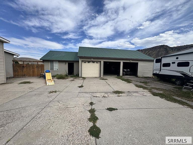 1912 N Leo Ln photo 3