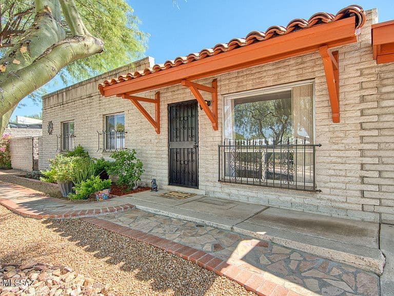 6242 N Carapan Pl photo 5