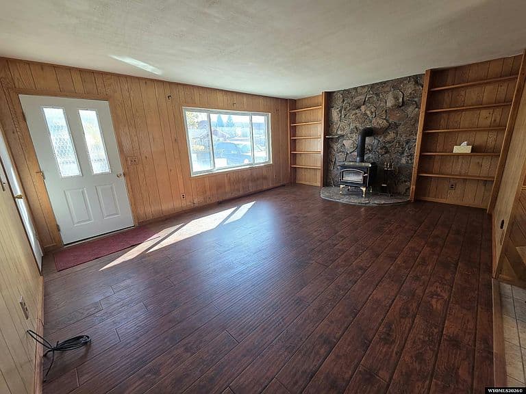 308 Carson St photo 4