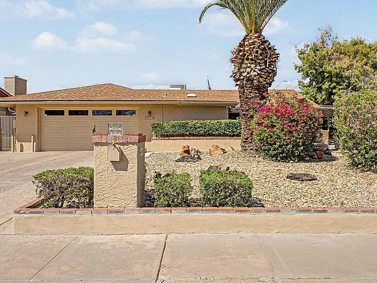 4740 E VOLTAIRE Avenue photo 3