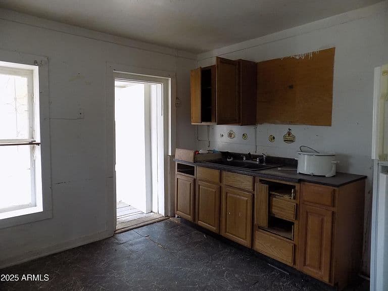 571 W PORPHYRY Street photo 4