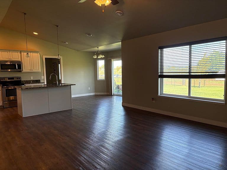 1570 Shoshone Ave photo 4