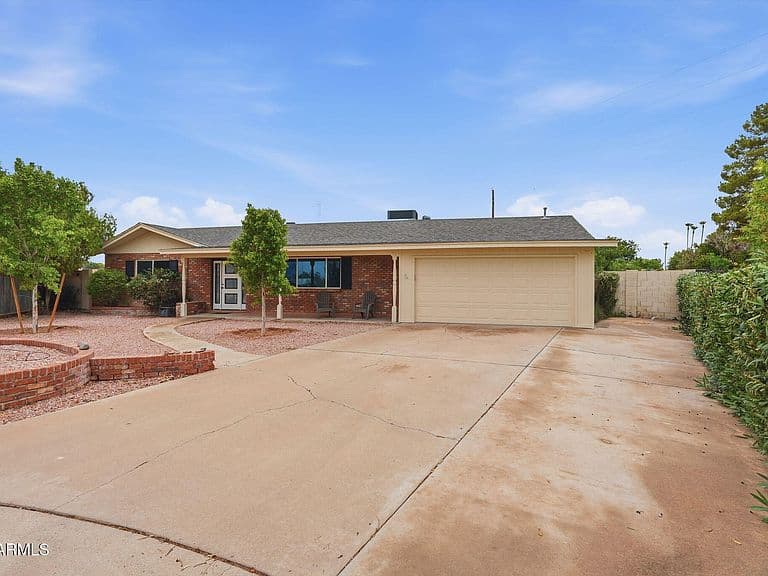 1348 E ENROSE Circle photo 2