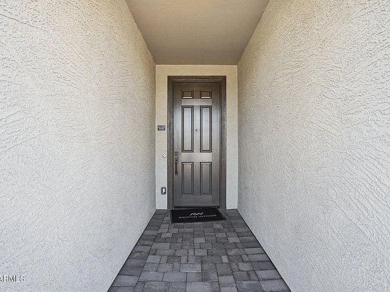 9812 S 56th Lane photo 4