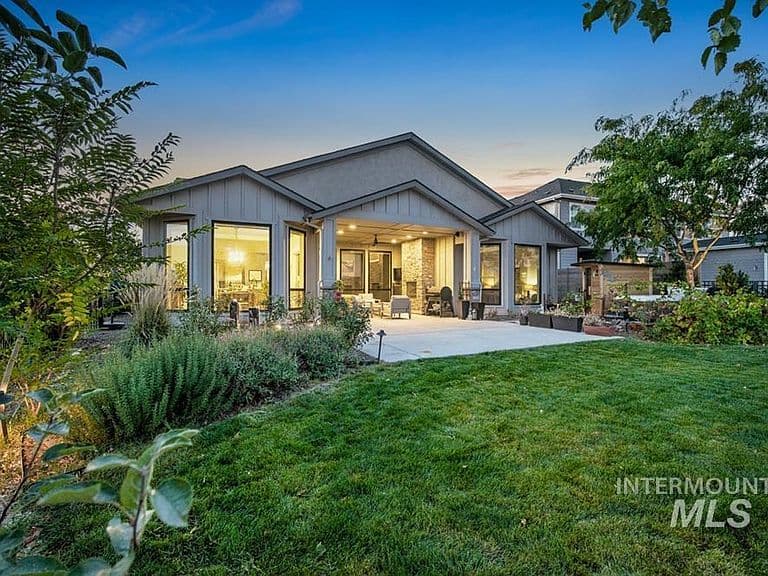 2424 S Trapper Pl photo 3