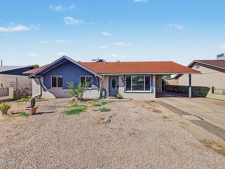 2212 N 47th Drive photo 1