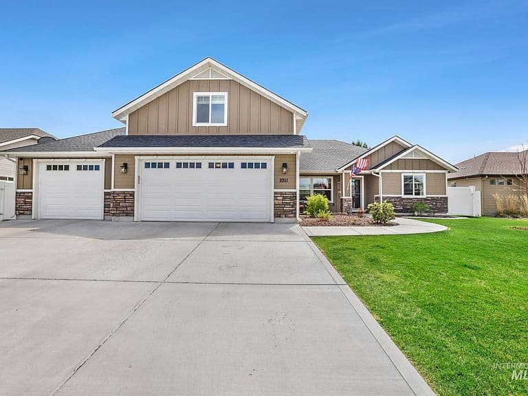 1011 Bell Ln photo 2
