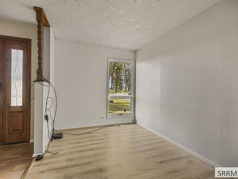 1181 Country Rd photo 5