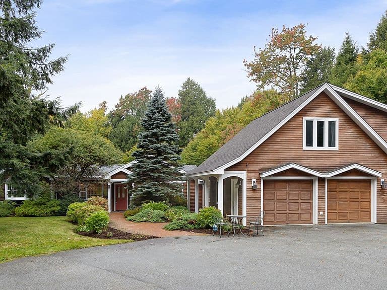 220 Forest Lane photo 1