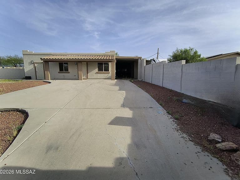 1838 W Calle Del Arroyito photo 1