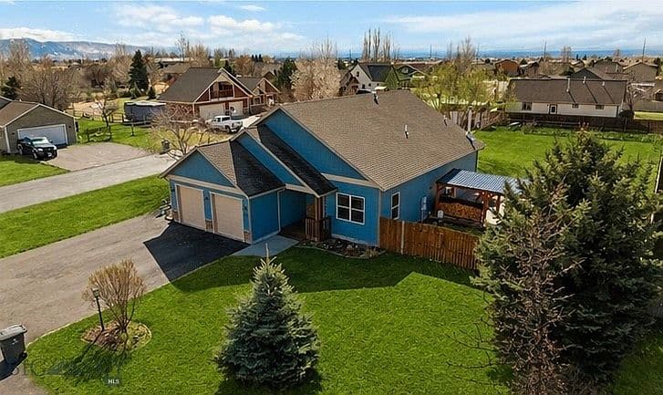 102 W Tobiano Trl photo 3