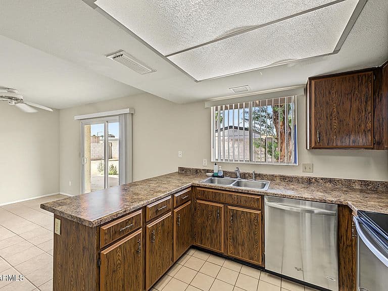 5712 E ESTRID Circle photo 4