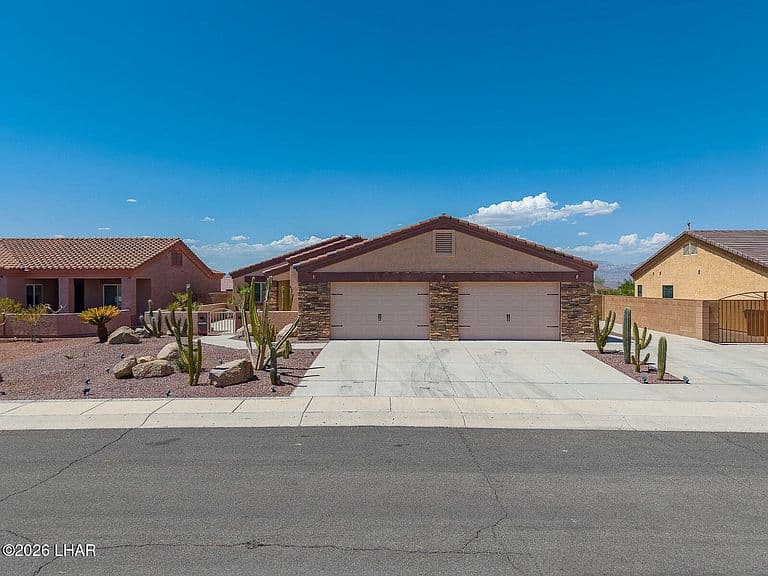 2741 Sanctuary Dr photo 2