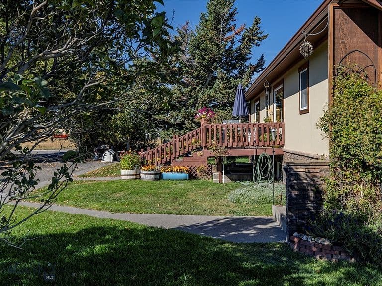 414 Garnier Ave photo 5