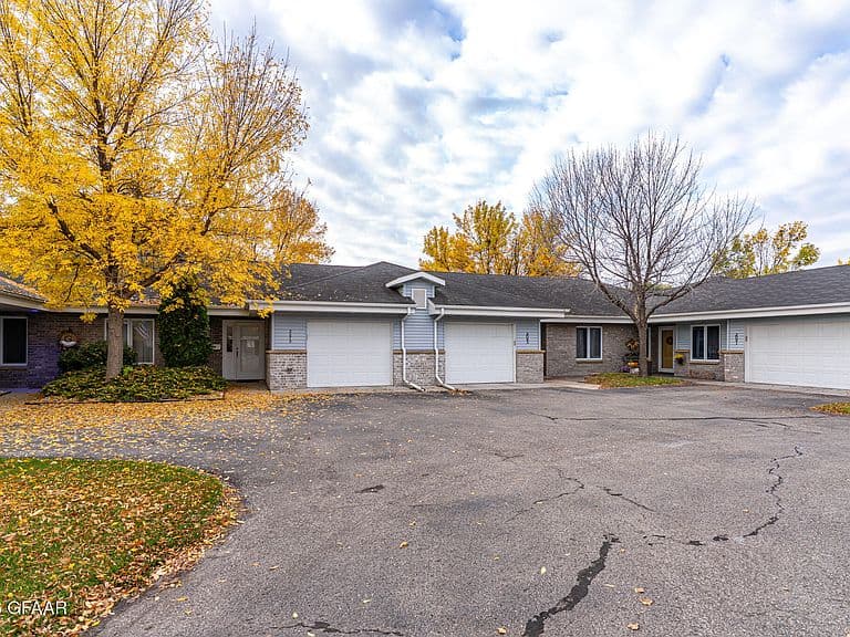 2075 Westminster Ct photo 2