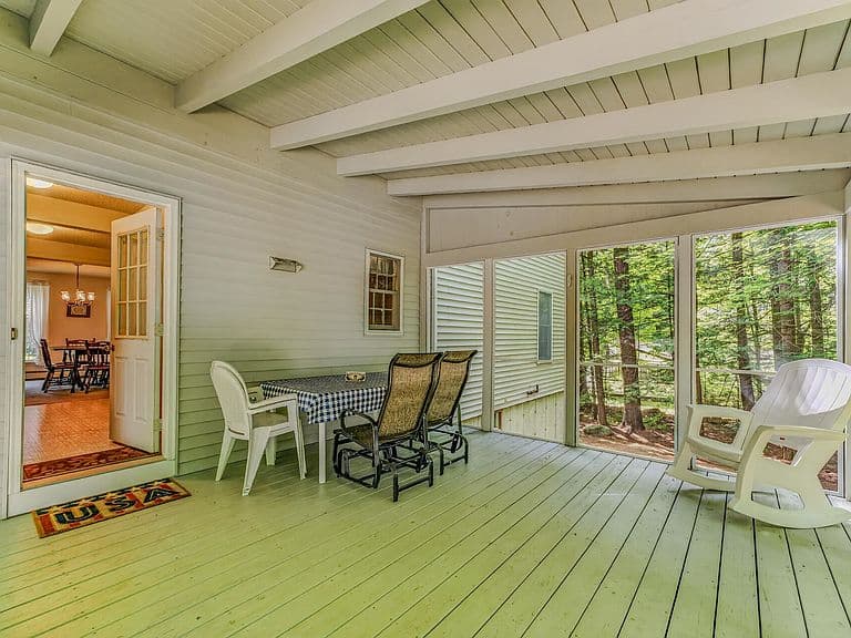 195 Castle Lane photo 4