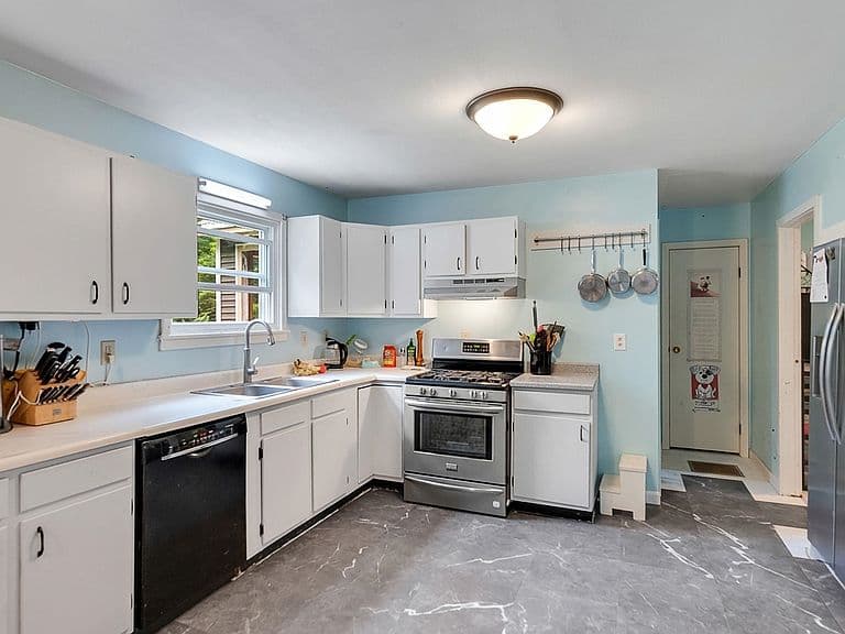3934 Highbridge Road photo 5