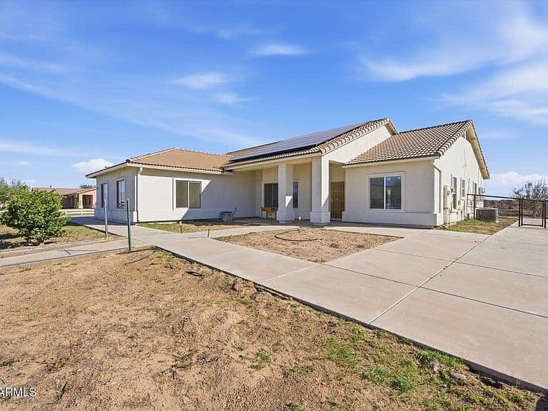 8405 S 203RD Drive photo 1