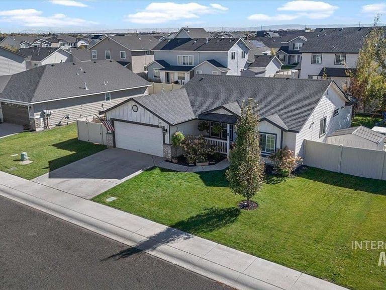 799 Pronghorn Dr photo 4