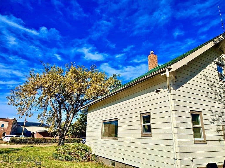 118 Rock St N photo 4