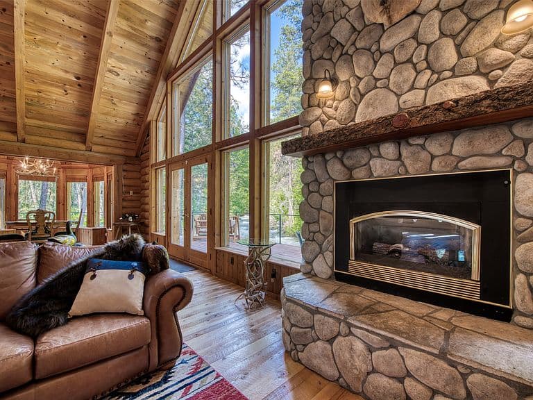 1062 Bear Creek Trl photo 5