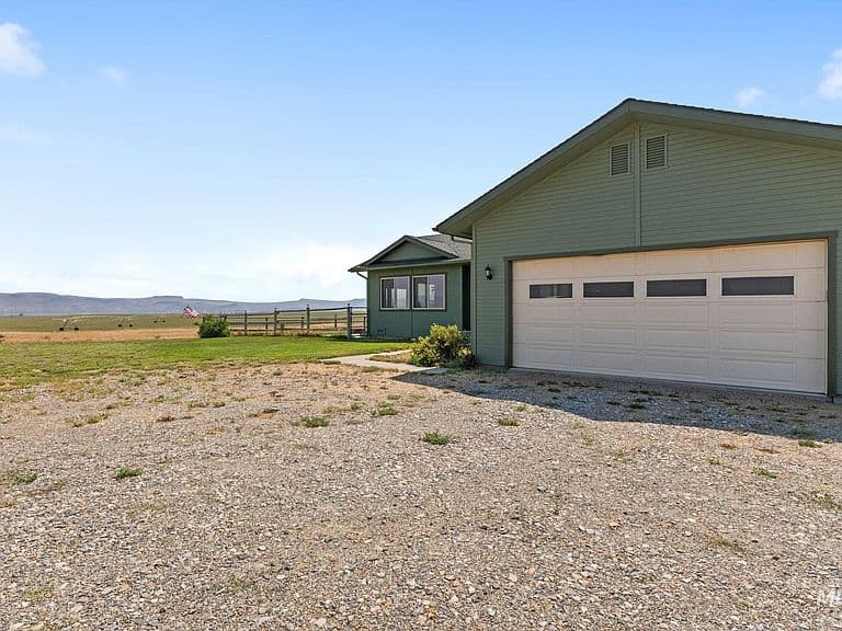 820 W Magic Rd photo 4