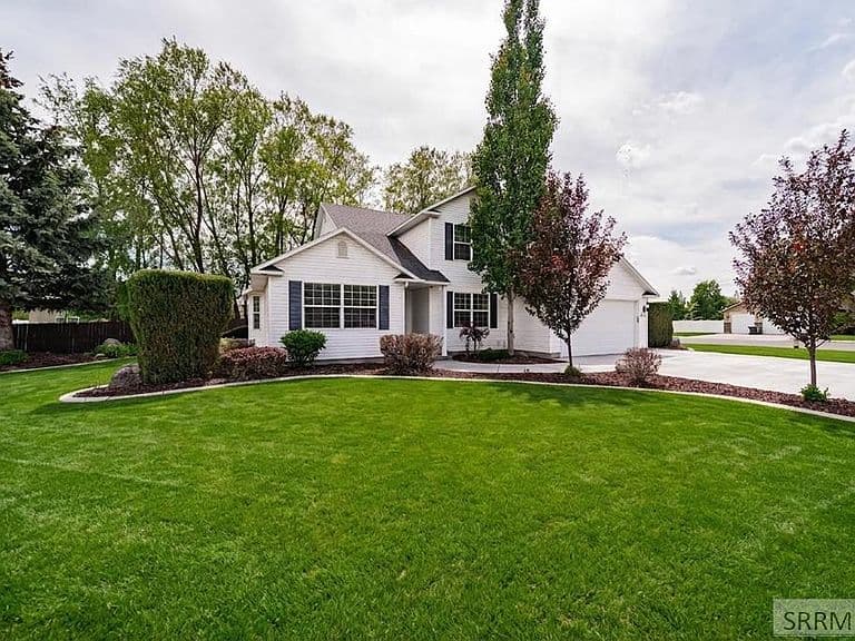 1040 Wheatstone Dr photo 1