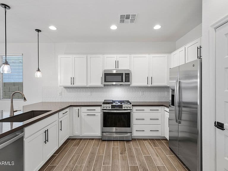 8827 W PASADENA Avenue photo 2