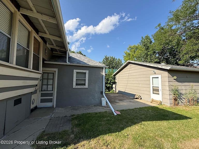 308 4th Ave W photo 2