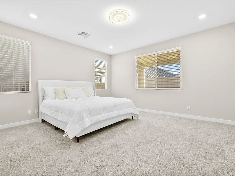 1395 Mariposa Way photo 3