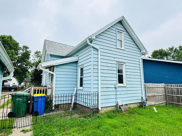 815 2nd St photo 4