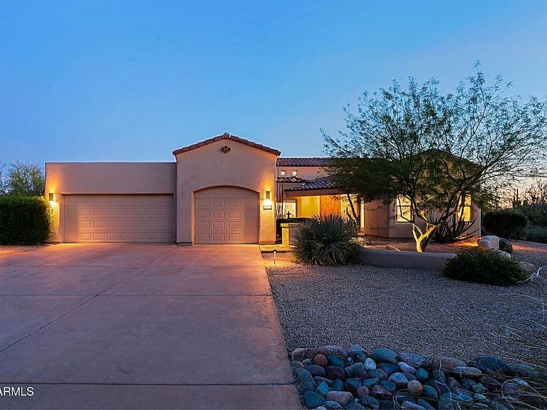 6915 E BUCKHORN Trail photo 1